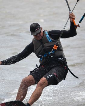 Kitesurfing