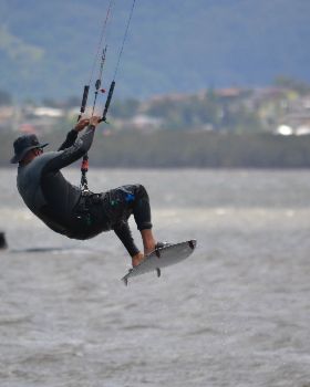Kitesurfing