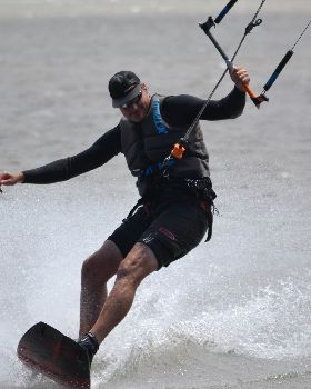 Kitesurfing