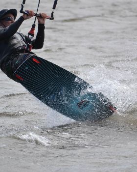 Kitesurfing