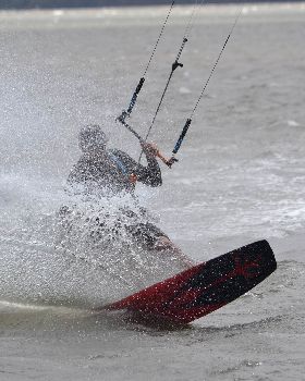 Kitesurfing