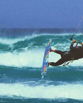 Buzz kites in action