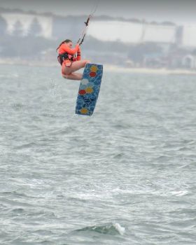 Buzz kites in action