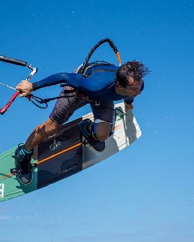 Kitesurfing