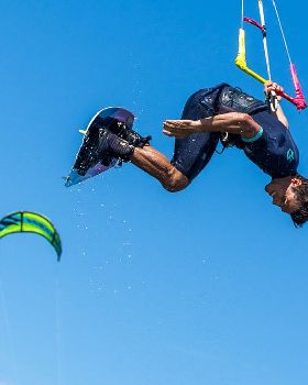 Kitesurfing