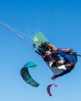 Kitesurfing