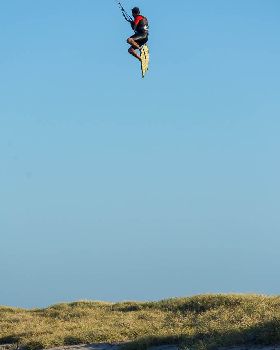 Kitesurfing