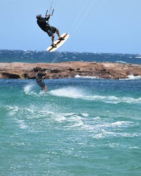 Kitesurfing