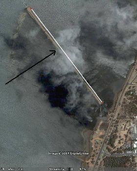 where i kite because no one wonts to spen 20m riding up wind to it it is sick 800m long all to my se