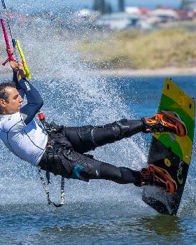 Kitesurfing