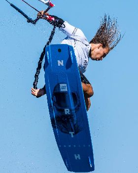 Kitesurfing