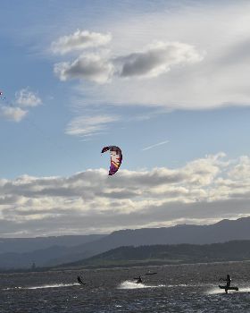 Kitesurfing