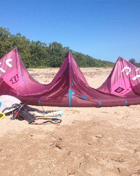 Kitesurfing