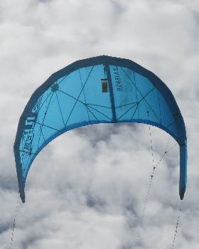 Kitesurfing