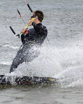 Kitesurfing the sandbar at Safety Bay