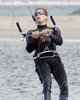 Kitesurfing the sandbar at Safety Bay