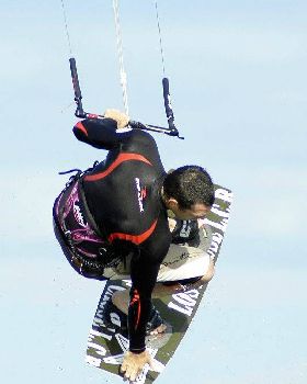 Kitesurfing the sandbar at Safety Bay