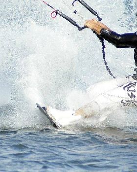 Kitesurfing the sandbar at Safety Bay