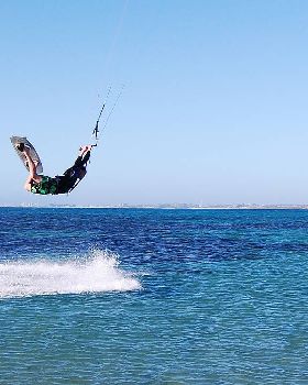 Kitesurfing