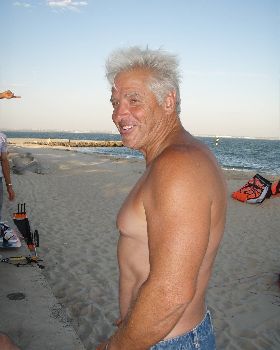 Kitesurfing