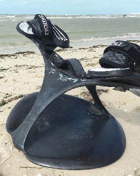 Kitesurfing