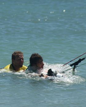 Kite X - Matthias rescuing Ian