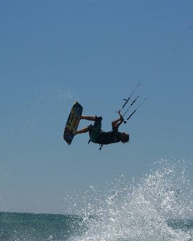 Kite X - Pulling a trick