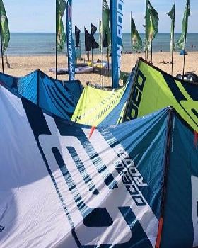 Kitesurfing