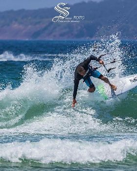 Kitesurfing