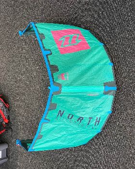 Kitesurfing