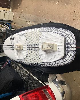 Kitesurfing