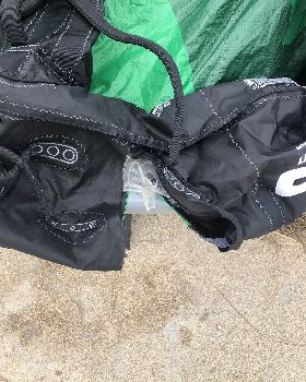 Kitesurfing