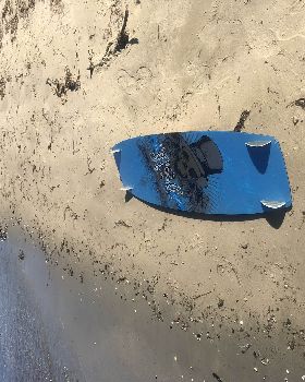 Kitesurfing