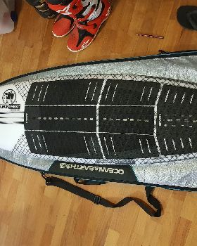 Kitesurfing