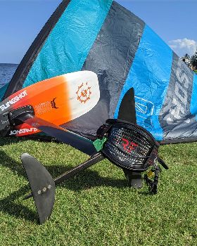 Kitesurfing