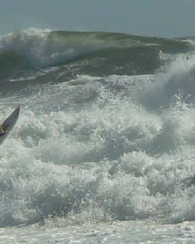 Surf Connect Team Rider Zeke ripping it up