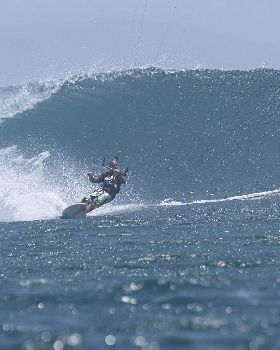 Kitesurfing