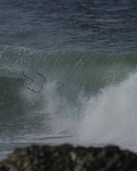 Kitesurfing