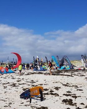 Kitesurfing
