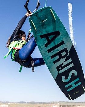 019AirushProduct-Feature-ImagesTwintipsLivewire-Jnr1500x481