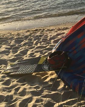 Kitesurfing