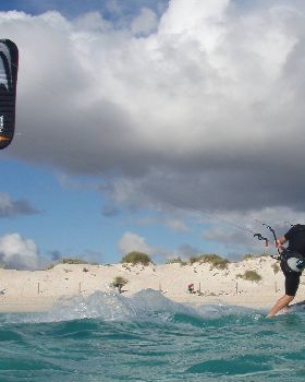 Flysurfer Psycho4 & Spleene Zone wave board