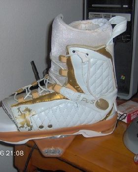 liquidforce escalades for sale $400
