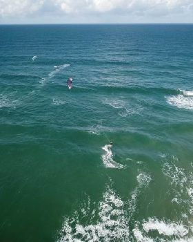 Kitesurfing
