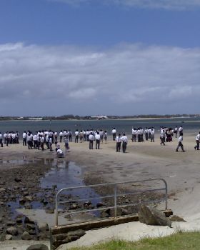 Tourists taking over Loders kitespot - Gold COast