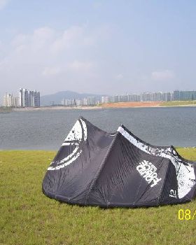Kitesurfing