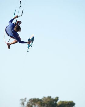 Kitesurfing