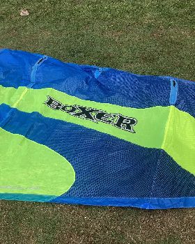 Kitesurfing