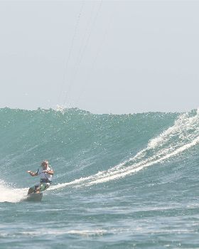 Kitesurfing