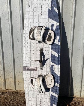 Kitesurfing
